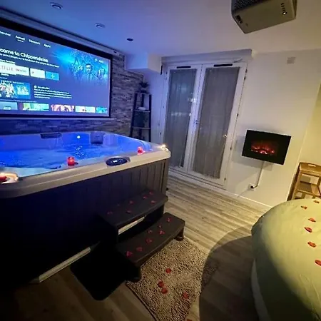 Room/jacuzzi * Toulouse