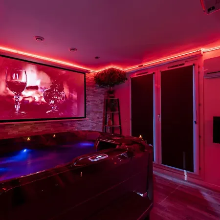 Room/jacuzzi Apartment *