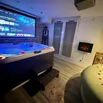 Room/jacuzzi * Toulouse